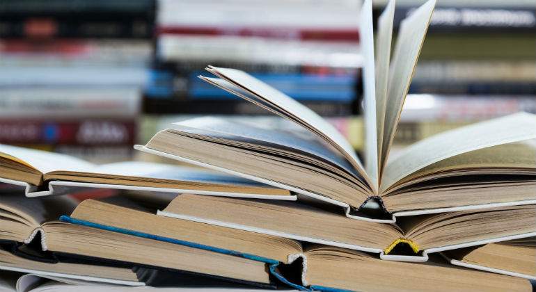 libros-de-texto-defini.jpg