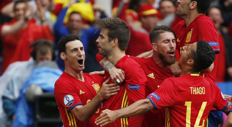 pique-celebra-gol-espana-eurocopa-reuters.jpg