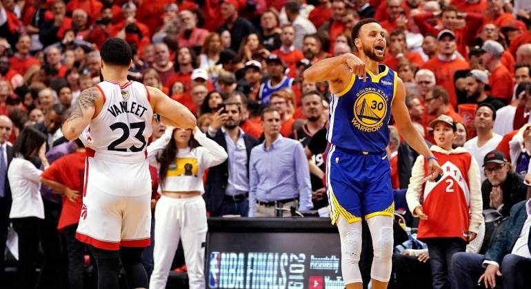 curry-celebra-toronto-reuters.jpg