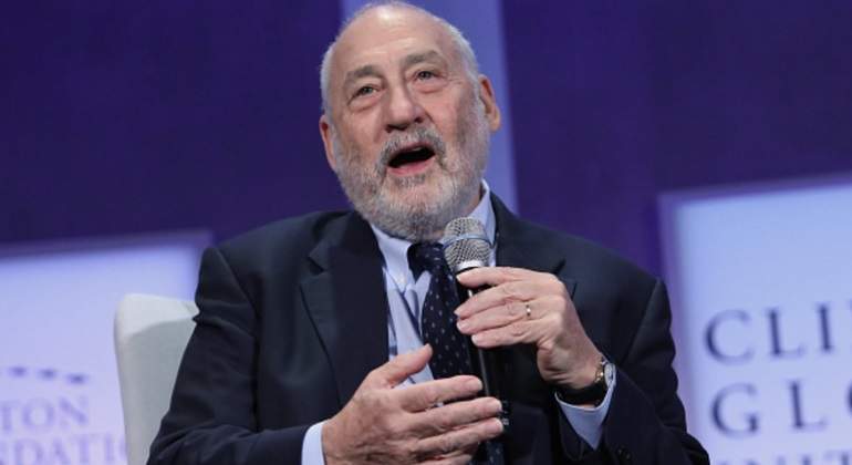 stiglitz-microfono.jpg