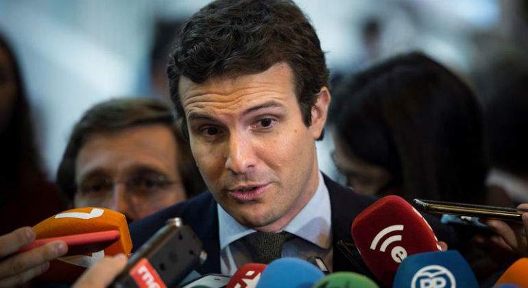 casado-microfonos-efe.jpg