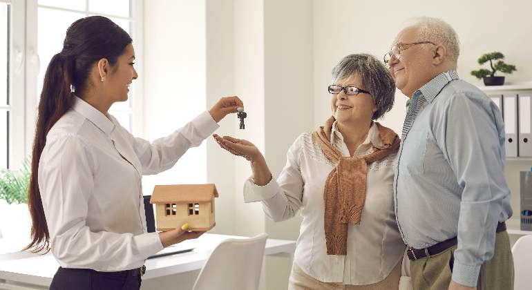 senior-living-casa-mayores-alamy.jpg