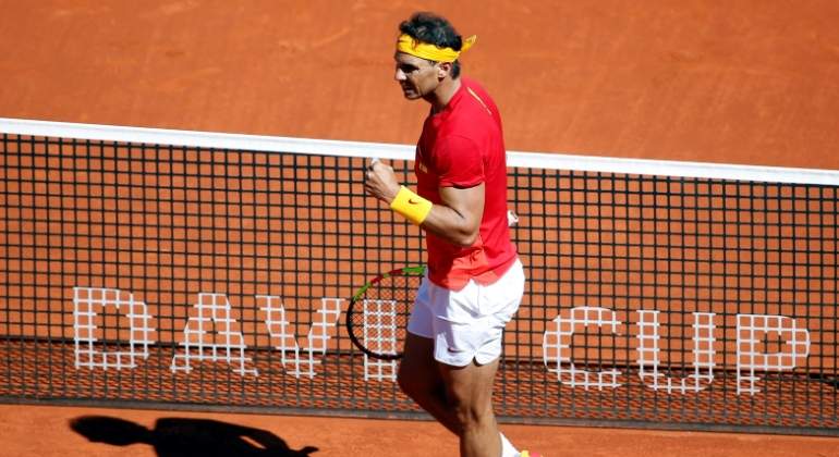 nadal-davis-18-red-reuters.jpg