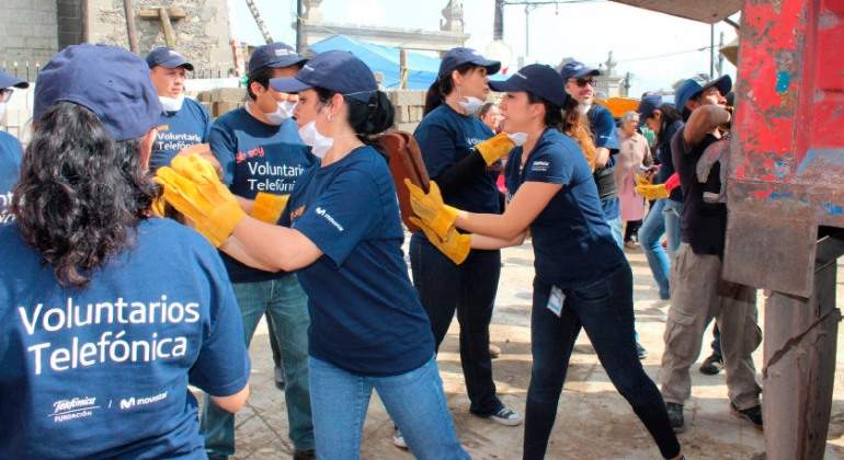 voluntarios-telefonica-sumamos-fuerzas-1.jpg