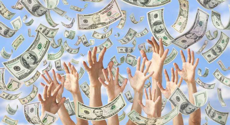 manos-dolar-dreamstime.jpg