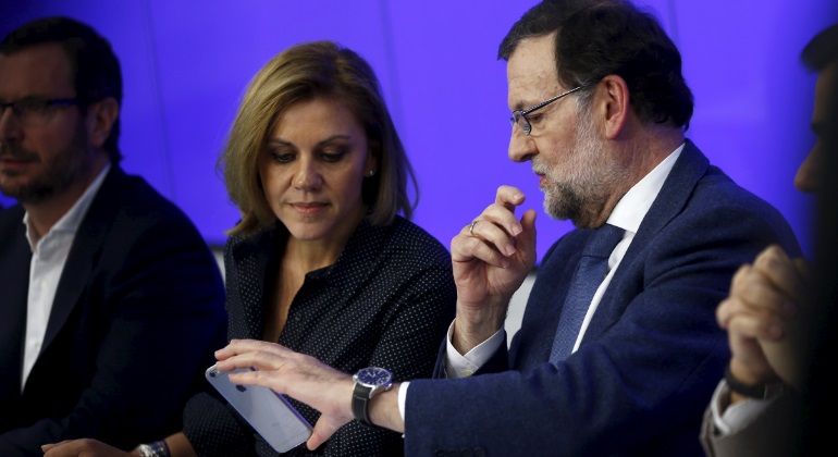 rajoy-movil-cospedal-reuters.jpg