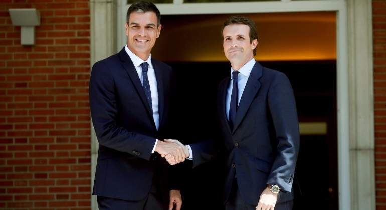 casado-sanchez-moncloa.jpg