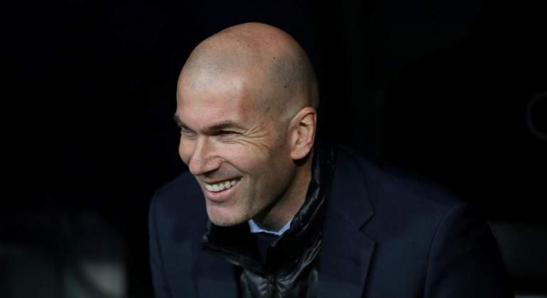 Zidane-sonrisa-banquillo-Reuters-2018-LaLiga.jpg