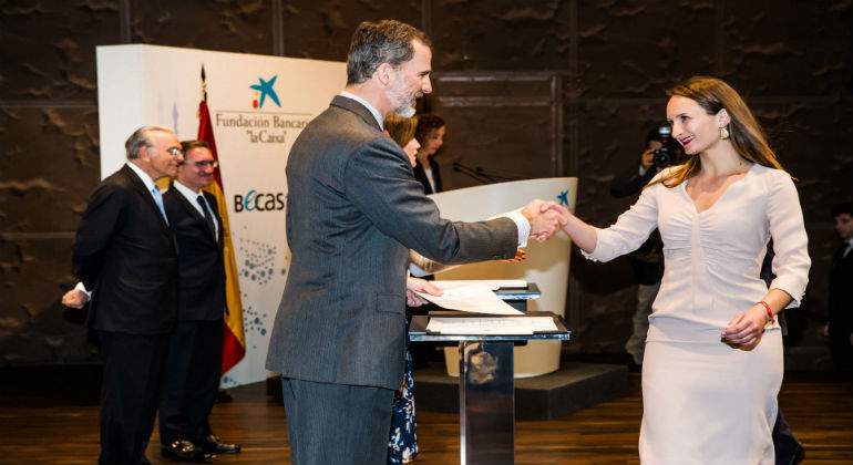 Entrega-Becas-la-Caixa--10-04-18-01111111111111111.jpg