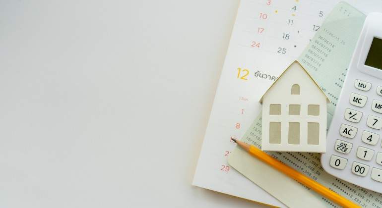 hipoteca-casita-calculadora-papeles-istock.jpg