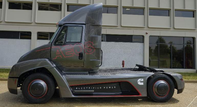 cummins-aeos-camion-electrico-2017-01.jpg