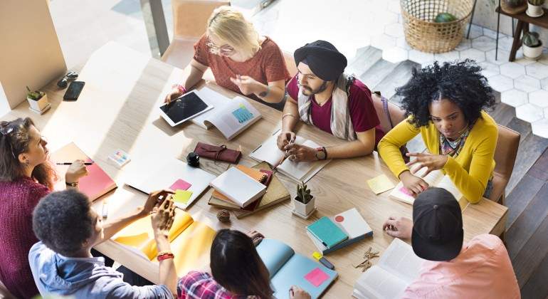 gente-trabajando-en-equipo.jpg