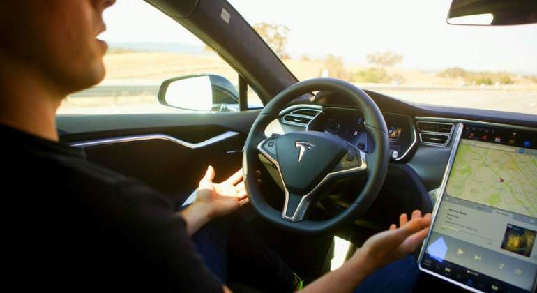 tesla-piloto-automatico.jpg