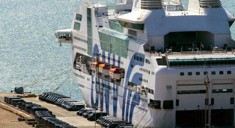 barco-policias-barcelona-efe.jpg