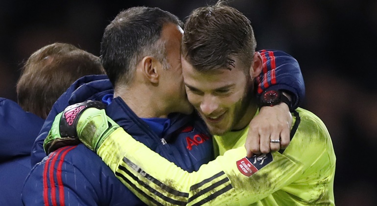 DeGea-Giggs-abrazo-2016-reuters.jpg