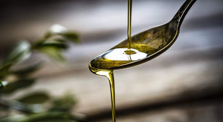 aceite-oliva-cuchara-getty.jpg