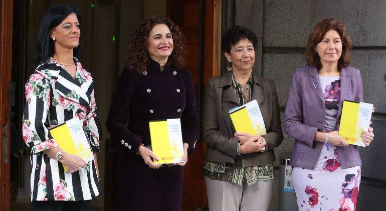 montero-presupuestos-puertas-congreso-nacho-martin.jpg
