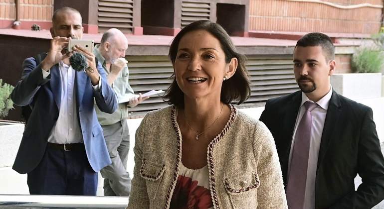 reyes-maroto-camina-sonrie-EFE.jpg