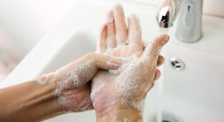 Lavarse-las-manos-con-jabon-iStock.jpg