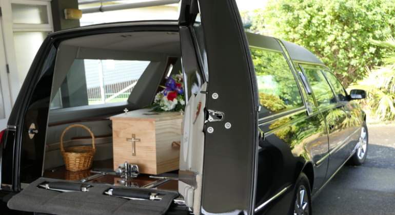 funeraria-ataud-coche-770-dreamstime.jpg