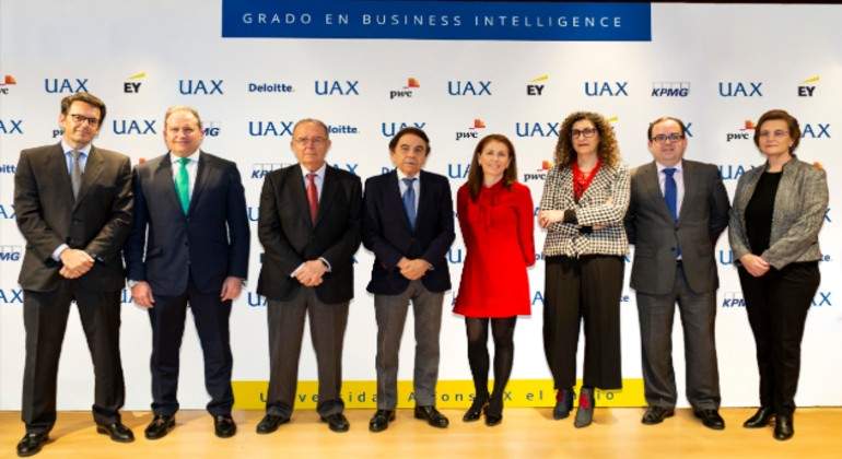UAX.jpg