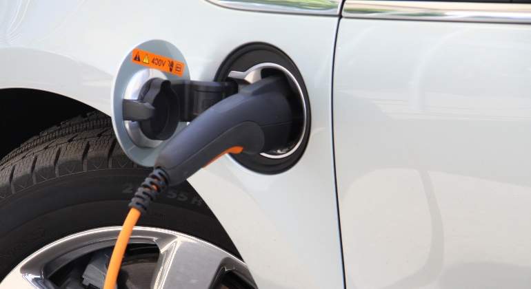 coche-electrico-dreamstime-3.jpg