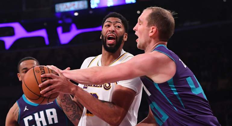 lakers-charlotte-reuters.jpg