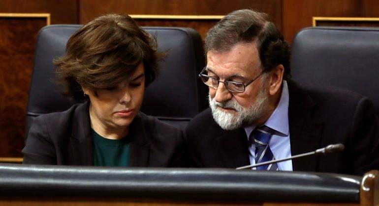 santamaria-rajoy-congreso-7feb18-efe.jpg