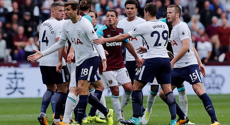 Chicharito-reuters.jpg