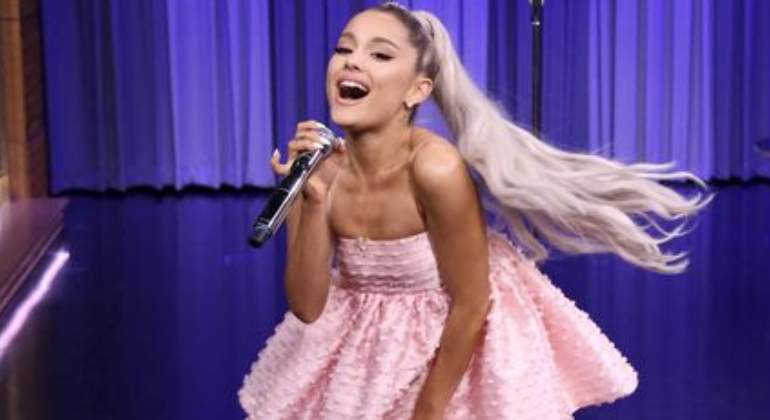 ariana-grande-reina-isabel.jpg