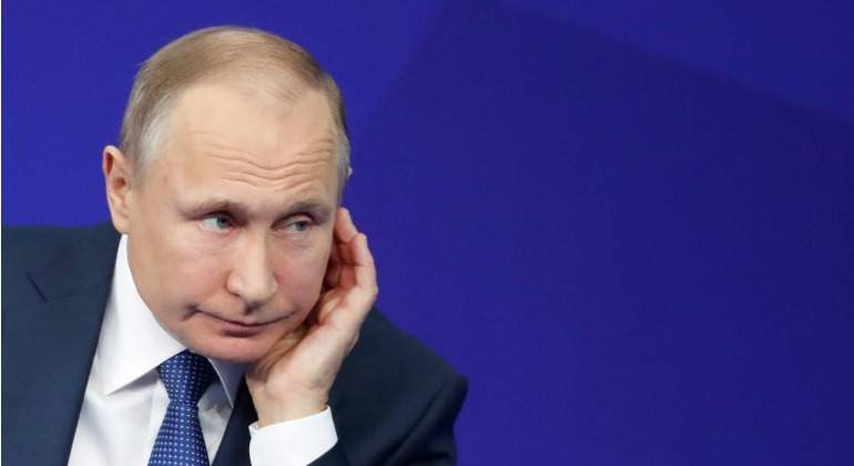 Putin-escucha-2018-reuters.jpg