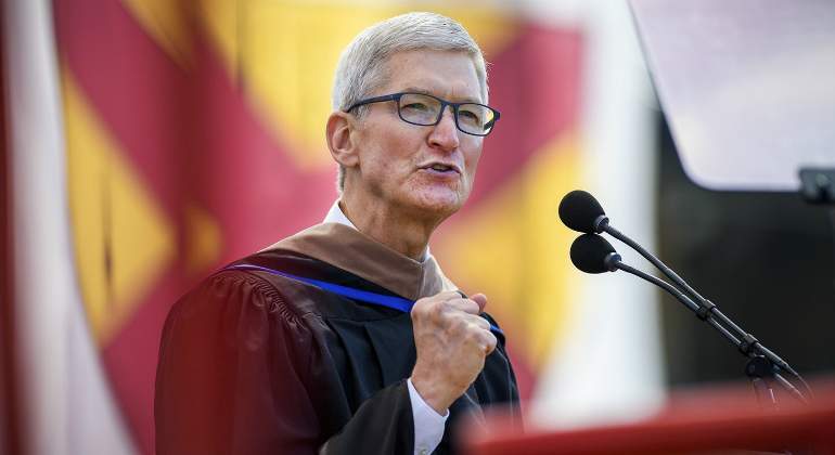 tim-cook-stanford.jpg