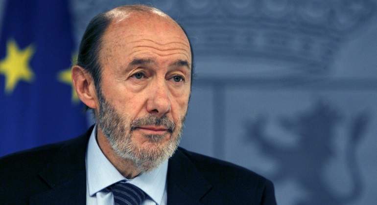 rubalcaba-escudo-espana.jpg