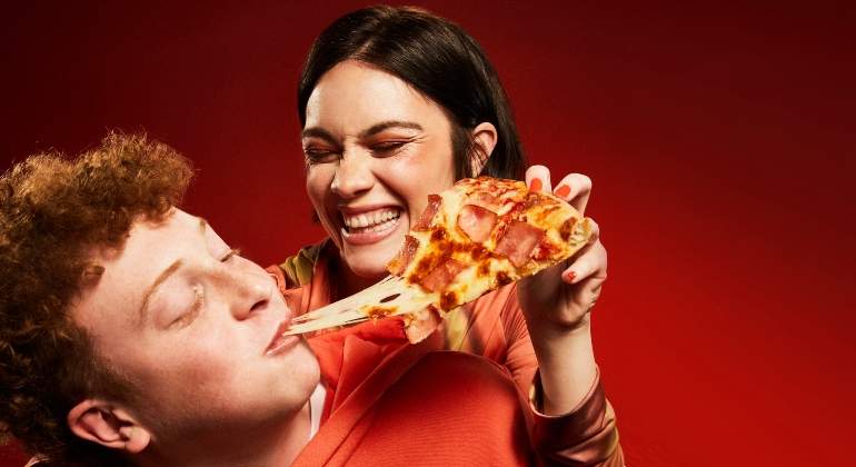 Telepizza-comiendo-pizza.jpg