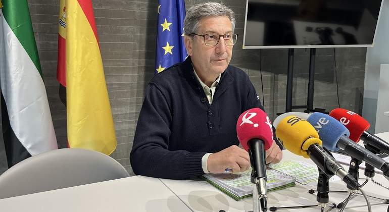 El-secretario-general-de-Empleo-Javier-Luna-en-la-rueda-de-prensa-de-los-datos-del-paro-de-enero-de-2023.jpg