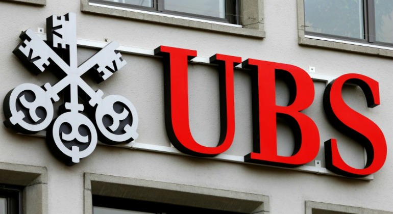 ubs-letras-fachada-770.jpg