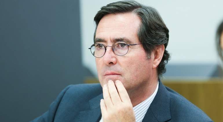 garamendi-antonio-gafas-mano.jpg