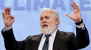 Cañete cree que España necesita 300.000 puntos de recarga para el coche eléctrico en 2030 para cumplir con las emisiones comprom