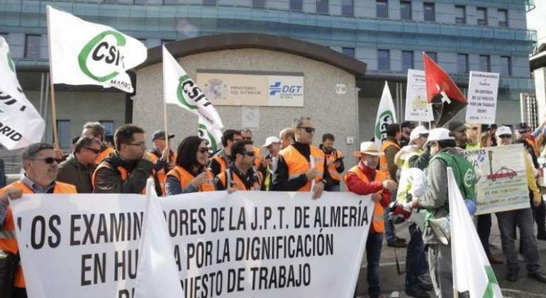 huelga-examinadores-trafico-efe.jpg