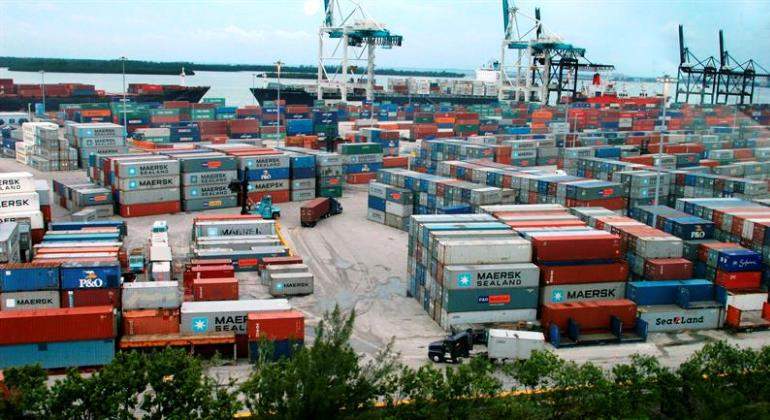 maersk-contenedores-puerto-comercio-barcos-efe.jpg