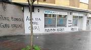 Realizan pintadas a favor de la amnistía a los presos de ETA en la sede del PP de Portugalete (Vizcaya)