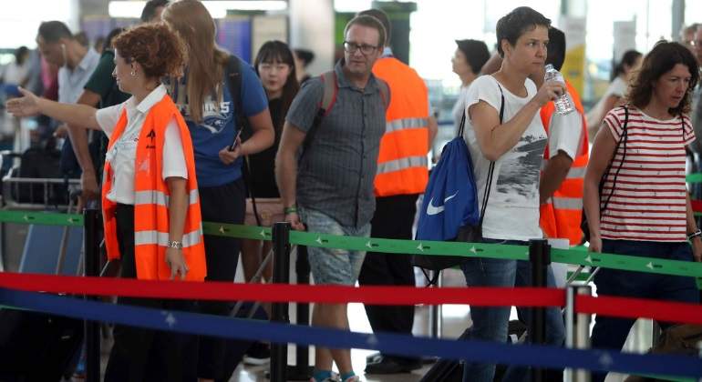 aeropuerto-petos-naranjas.jpg