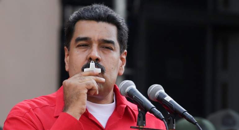 maduro-besa-cruz.jpg