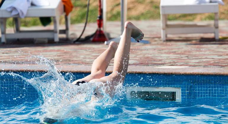 piscina-zambullida-recurso-dreamstime.jpg