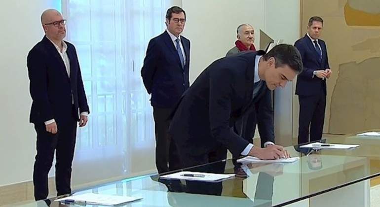 sanchez-patronal-sindicatos-firma-erte-captura-efe.jpg_