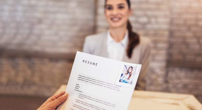 curriculum-cv-entrevista-trabajo-770-dreamstime.jpg