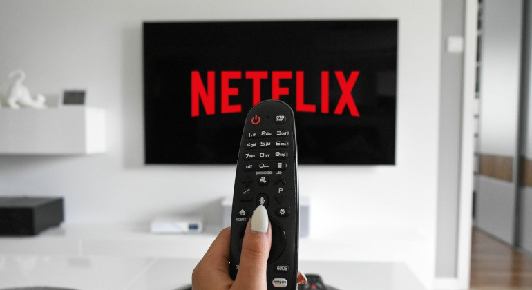 tv-g2e147b981_1920.jpg
