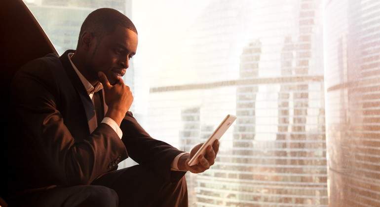ceo-dreamstime.jpg
