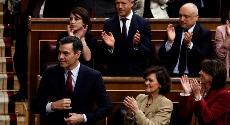 sanchez-aplauso-bancada-psoe-investidura-efe.jpg
