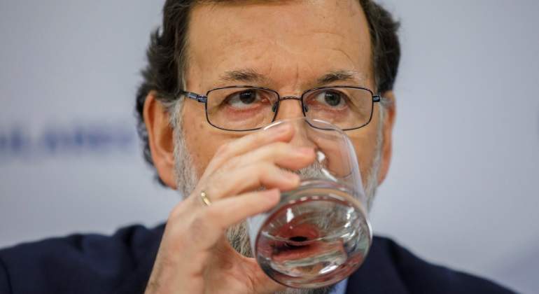 rajoy-vaso-agua-15enero2017.jpg